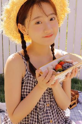 女学生被老师骗到家中